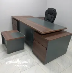  25 مكتب مدير عدة الوان مع جانبية ادراج وطاولة وسط متوفر بعدة الوان توصيل مجاني داخل عمان والزرقاء