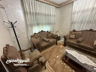  1 طقم كنب 9 مقاعد مستعمل بحالة جيدة + طقم طاولات سوكريت