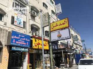  19 ثلاث محلات تجاريه ومخازن علي شارع 36 التجاري الزرقاء الجديدة في افضل موقع في الشارع