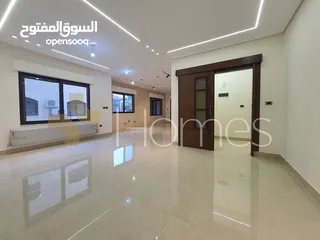  8 شقة ارضية مع ترس للبيع في حي الصحابة بمساحة بناء 237م