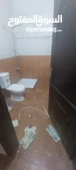  9 شقه سكنيه للبيع ويتوافر جميع الخدمات مثل سوبر ماركت وصيدليه وحلاق