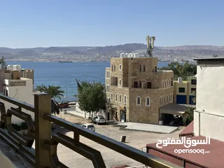  2 غرف وشقق فندقية نظيفة على البحر وبجانب السوق، موقع ممتاز، مطاعم، موقف عام، بلكونات، انترنت، مكيفات.