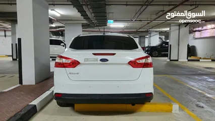  10 Ford Focus S 2013( Sedan)