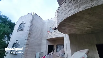  11 فيلا مميزه للبيع