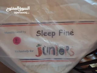  1 سرير اطفال من جونيور مع الدوشك child bed brand    juniors