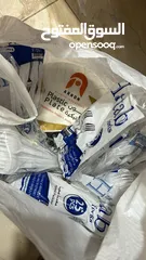  2 مرحبا عندي هدول للبيع اشتريتهم لمشروع صغير وما زبط معي  + 4 كيلو شوكلاتة
