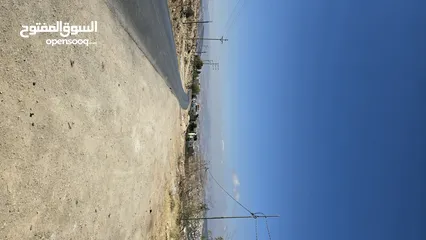  20 1 دونم على طريق اربد جرش القديم مباشره بعد مبنى المحافظه على اليسار