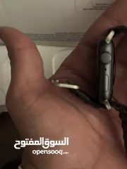  2 ساعة ابل واتش se2 بحالة الوكاله بطارية 85  متوفر مع الساعه 2 كاستك