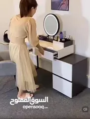  11 تسريحة مودرن مع خزانة جانبية – لمسة فخامة لغرفتك! ترتيب وأناقة بمساحة مثالية تصميم عصري بسيط .