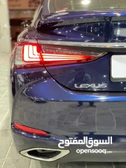  8 Lexus ES 350 model 2019