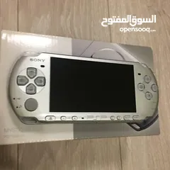  9 مستخدمه اصليه بحاله الوكاله للبيع استخدام خفيف جدا والنسخه التى يوجد فيها ذاكره ومعها شاحنها الا PsP