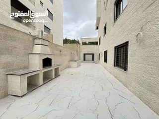  11 شقه شبه ارضي مميزة مساحة 240م مع تراس 200م بسعر مميز (مشروع 112)