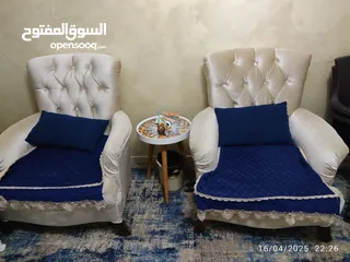  2 طقم كنب 7 مقاعد مستعمل للبيع بحالة جيدة جدا