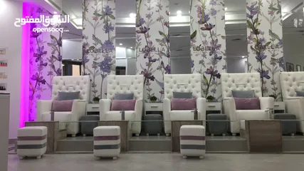  8 .صالون للعناية بالاظافر و سبا    .                          .Nails Spa &More .