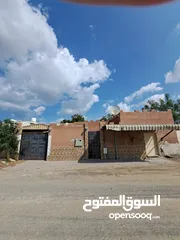  3 بيت للبيع في منطقة الصبخه الشارقة