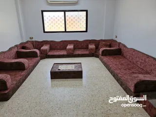  5 فرش عربي واسع بحاله ممتازة للبيع في الزرقاء مقاساته 3.70*3.90