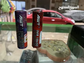  1 بطاريتين AWT  للڤيب و شاحن بطاريات 2 عين