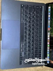  6 ماك بوك اير M2 بحالة الجديد شرق اوسط  معو كامل اغراضه الاصلية