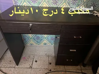  1 مكتب صغير بحالة ممتازة