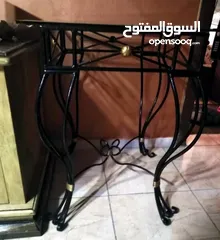  2 طاولات حديد وحدة كبيرة وتنتين صغار... واجهة سيكوريت........ طقم فرش عربي