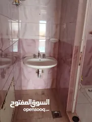  13 يوجد بيت للبيع