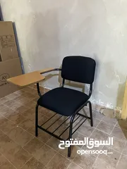  2 كرسي محاضرات للبيع بسعر حرق  الكمية 70 كرسي  لون اسود فقط  جديد غير مستعمل