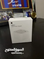  1 USB-C 20W Power Adapter
