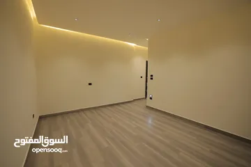  8 اخير مع روف مساحة 195 م