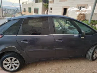  4 ستورين 2012 للبيع