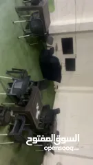  6 شاشات وثلاجة وطاولة بلياردو