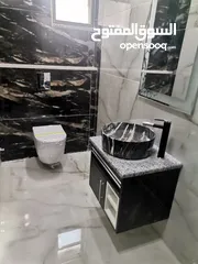  29 شقه 205م طابق ارضي مدخل خاص وكراج خاص وساحه للبيع على شارع البترا شرق اربد مول قراند وكازيه الرجوب