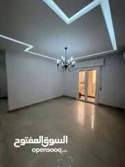  13 شقة للإيجار تشطيب ممتاز بالقرب من جامعة ناصر