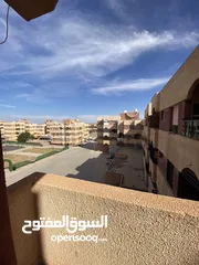  9 شقة سكنية نظيفة بالأثاث .. موقع ممتاز والجيران تبارك الرحمن ..