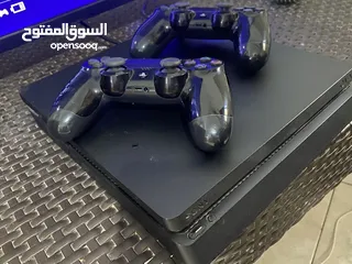  2 بليستيشن 4 للبيع ممتاز جدا ما عمره دخل محل صيانة  بس بده تنضيف من الداخل