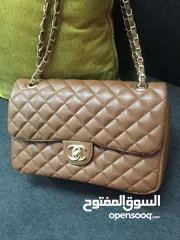  4 شنته شانيل كوبي ماستر الحجم الكبير باللون العسلي