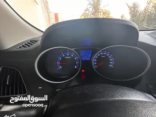  4 Hyundai Tucson 2013 2.0L full option for sale..