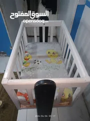  1 سرير اطفال للبيع قابل للفصال