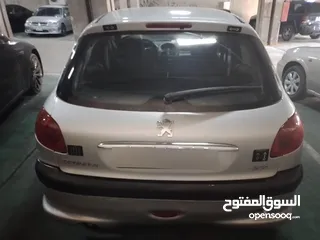  4 سياره بيجو  206  موديل  2006  للبيع  لون فضي   بحاله جيده جدا