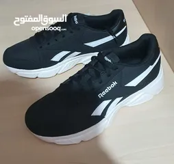  6 حذاء رياضي نسائي اسود ماركة reebok