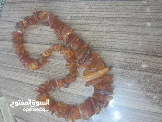  3 عقد كهرمان