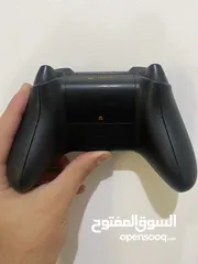  2 Xbox series X controller