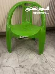  4 كرسي طعام و بانيو و كرسي صغير للبيع