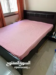  1 King Size Bed with Mattress in gud condition