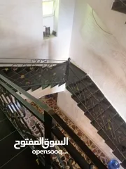  11 منزل للبيع على شارع 100 مطل منطقة جميلة جدا و هاذيه