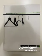  7 كتابين عن عالم صناعة الأزياء - من تصميم، وإنتاج وتسويق