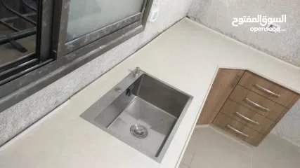  7 شقة مشطبة حديثا للبيع