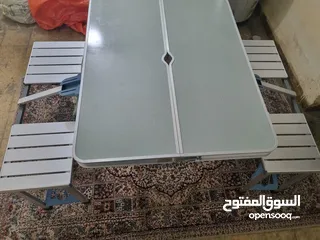  4 طاوله مع اربعة كراسي تصلح للرحلات والحدائق