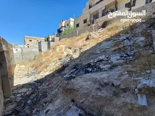  4 ارض ومنزل للبيع في ماركا نمره ثنين عن الشارع والسوق وفي دخله ع الارض من الخلف