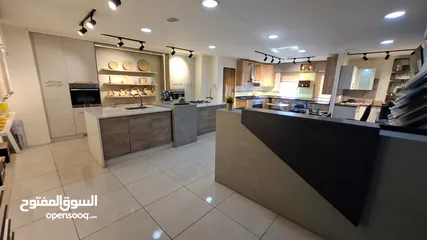  24 معرض للمطابخ مفروش بالكامل مع الاجهزه في شارع الاذاعه و التلفزيون مقابل سيفوق الجمله الطابق الثاني
