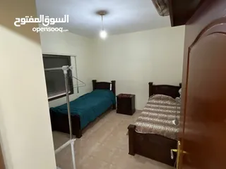  10 شقة للبيع في المهندسين 350 متر مربع طابق 3 مع روف كبير مميزة جداً من المالك